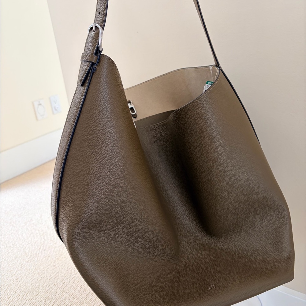 TOTEME Taupe Leather Tote Bag - Women - Picture 3 of 10